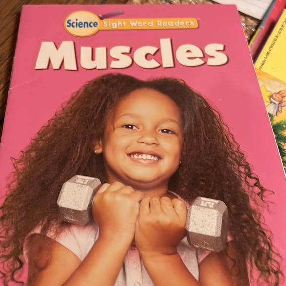 6 books mostly level 1 for kids 🙏🙏🙏 - Picture 2 of 12